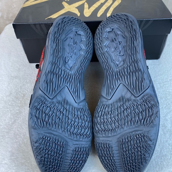 Nike Lebron XVII  17 Low ‘Bred’ Black Red - Picture 7 of 7